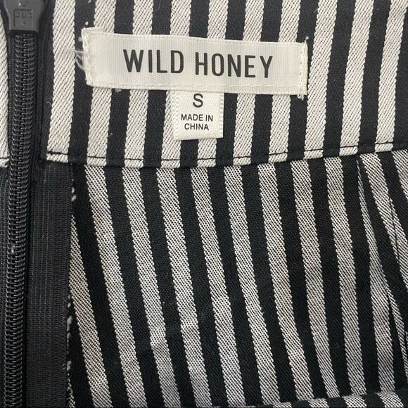 Wild Honey Striped Flutter Ruffle Hem Pants Sz S - Picture 9 of 10